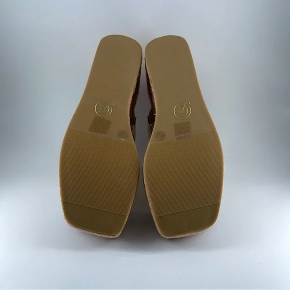 Chinese Laundry Next Door Wedge Sandal in Light Gold Metallic - Picture 5 of 5